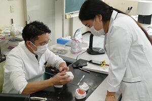 歯科技工専攻科「顎義歯」の製作