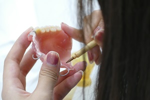 歯科技工専攻科「顎義歯製作」授業風景